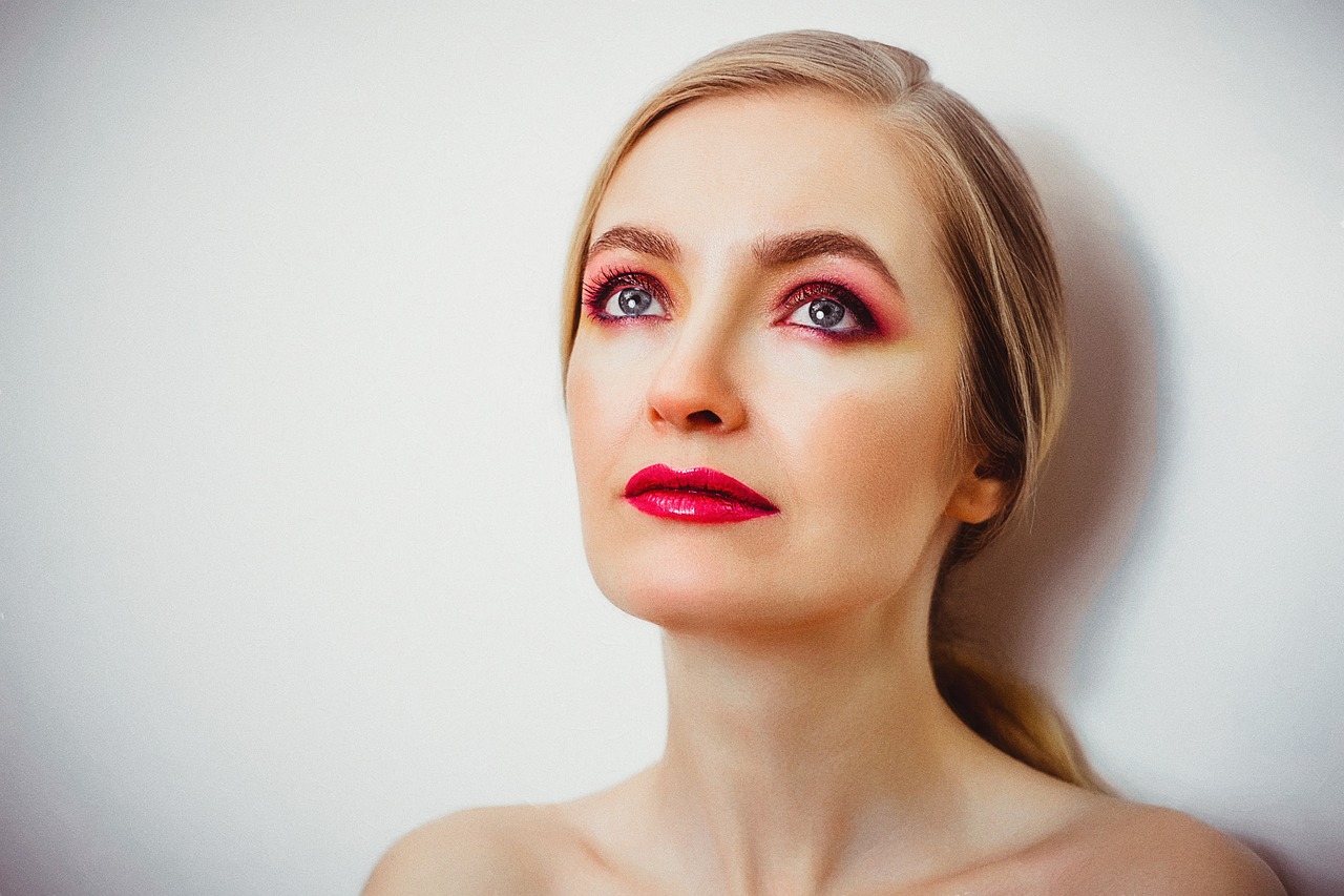 探索時尚彩妝新領(lǐng)域，最新款眼影盤評測與體驗