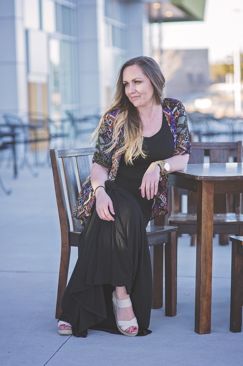 女衛(wèi)衣春秋最新款時(shí)尚舒適潮流套裝，完美融合時(shí)尚與潮流元素