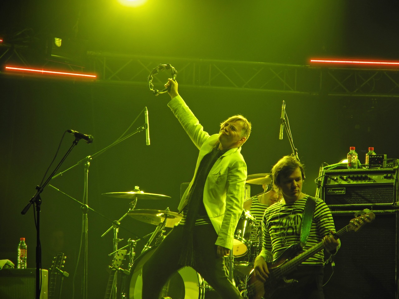 流行文化魅力與活力展現(xiàn)，最新歌曲舞蹈風(fēng)采展示